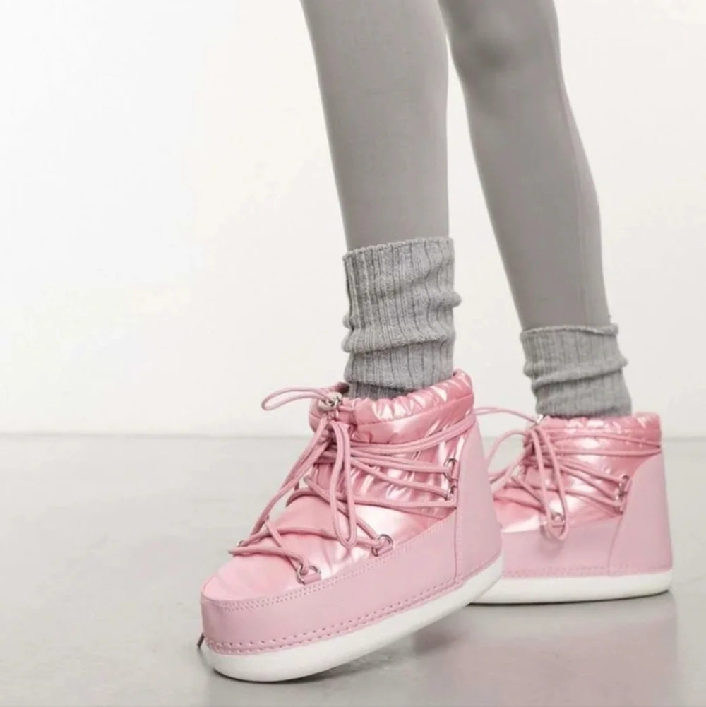 Public desire metallic pink moon boots zuri women's 5 slip on lace up puffer coa